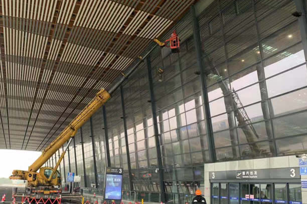 嘉鱼玻璃幕墙维护和保养